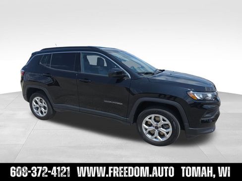 Used 2025 Jeep Compass Latitude w/ Sun & Sound Group AWD/4WD image 10
