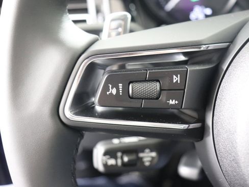 Certified 2025 Porsche Macan AWD/4WD image 22