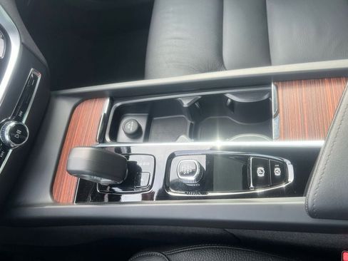 Certified 2025 Volvo V60 B5 Cross Country Plus AWD/4WD image 20