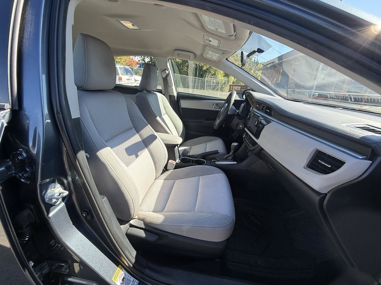 Used 2015 Toyota Corolla LE FWD image 21
