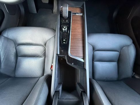 Used 2022 Volvo XC60 B5 Momentum image 49