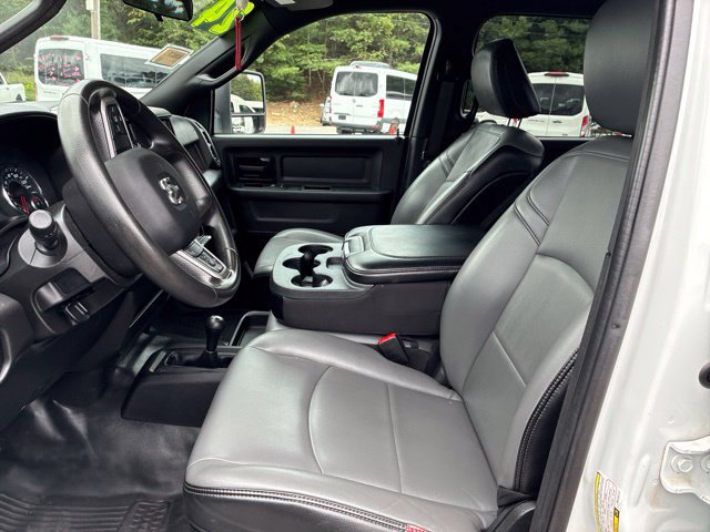 Used 2024 RAM 2500 Tradesman w/ Chrome Appearance Group AWD/4WD image 12