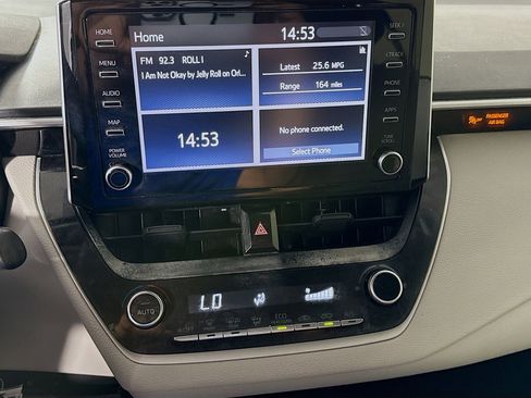 Used 2020 Toyota Corolla LE image 18