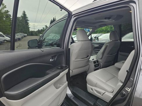 Used 2019 Honda Pilot Touring image 17