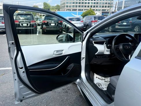 Used 2023 Toyota Corolla SE FWD image 9
