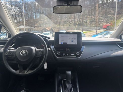 Used 2025 Toyota Corolla LE image 32