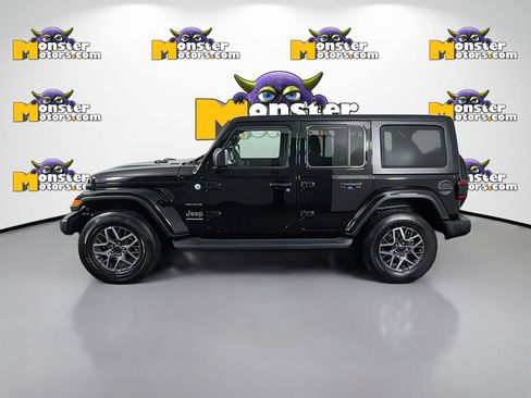 Used 2024 Jeep Wrangler Sahara image 8