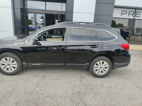 Used 2019 Subaru Outback 2.5i Premium w/ Popular Package #2 AWD/4WD image 6