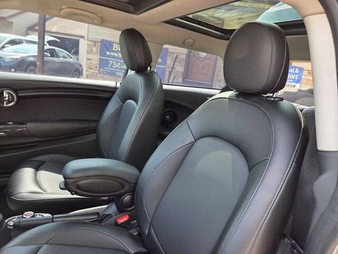 Used 2017 MINI Cooper 2-Door Hardtop FWD image 18