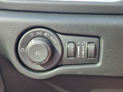 New 2026 Chrysler Pacifica Select image 20