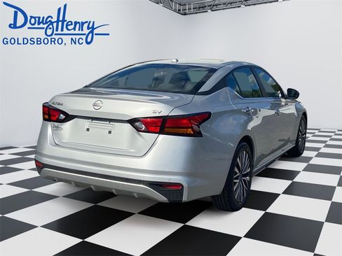 Used 2024 Nissan Altima 2.5 SV image 5