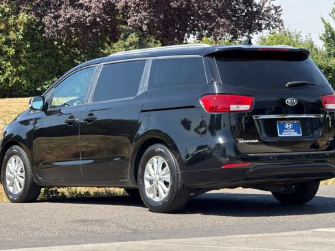 Used 2018 Kia Sedona LX w/ LX Essentials Premium Package FWD image 5