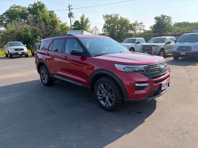 Used 2024 Ford Explorer XLT w/ Equipment Group 202A AWD/4WD image 3