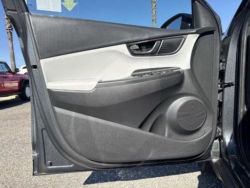 Used 2022 Hyundai Kona SEL image 18