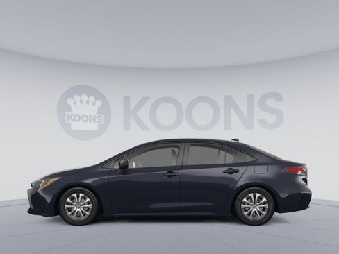 Used 2022 Toyota Corolla LE FWD image 2