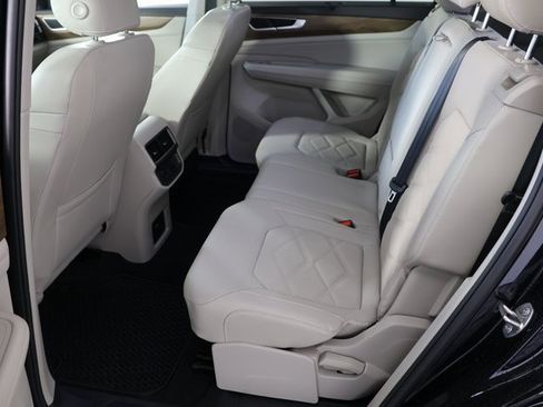 Used 2024 Volkswagen Atlas SE image 20