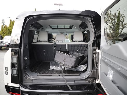 New 2026 Land Rover Defender 110 X-Dynamic SE image 16