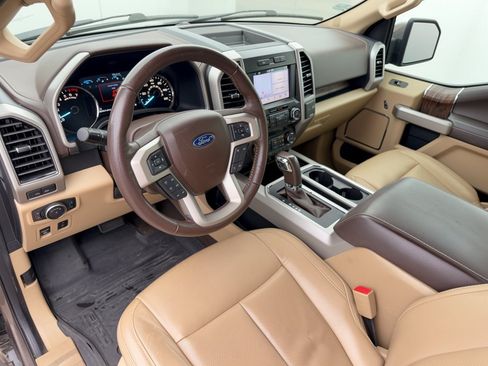 Used 2019 Ford F150 Lariat RWD image 4