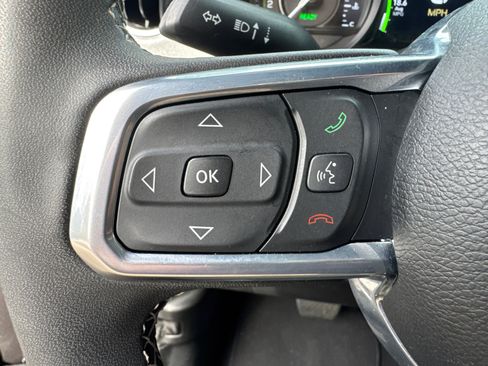 Used 2025 Jeep Wrangler Unlimited Sahara w/ Safety Group AWD/4WD image 31