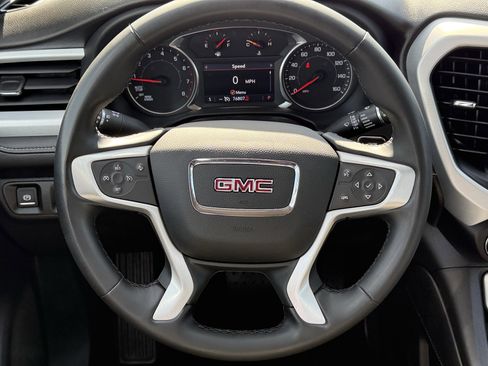 Used 2023 GMC Acadia SLT image 15