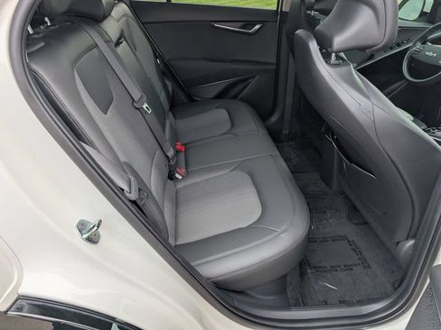 Used 2024 Kia Niro EX Touring FWD image 6