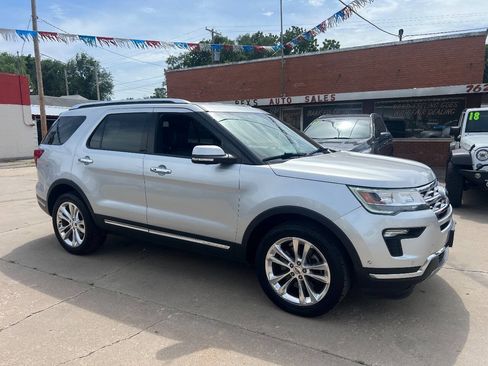 Used 2018 Ford Explorer Limited w/ Equipment Group 301A AWD/4WD image 5