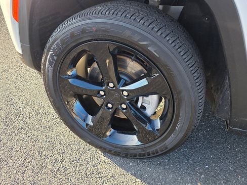 Certified 2025 Jeep Grand Cherokee L Altitude image 31