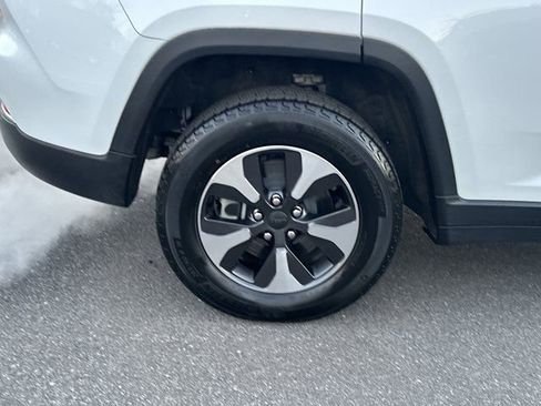 Used 2023 Jeep Grand Cherokee 4WD 4xe w/ Luxury Tech Group II image 23