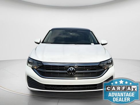 Certified 2024 Volkswagen Jetta SE w/ Panoramic Sunroof Package FWD image 3