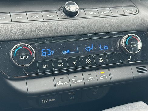 Certified 2025 Hyundai Elantra SEL image 20