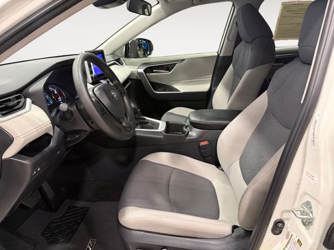 Used 2024 Toyota RAV4 XLE w/ Convenience Package FWD image 10