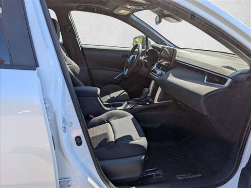 Used 2025 Toyota Corolla Cross AWD Hybrid w/ Moonroof Package image 18