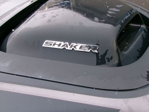 Used 2015 Dodge Challenger R/T image 9