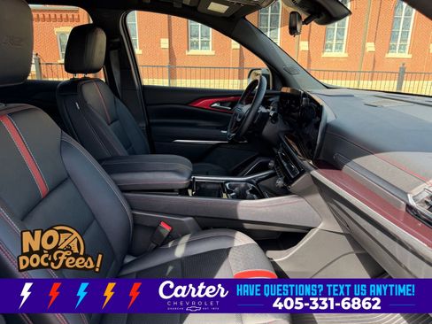 Used 2025 Chevrolet Traverse RS FWD image 6