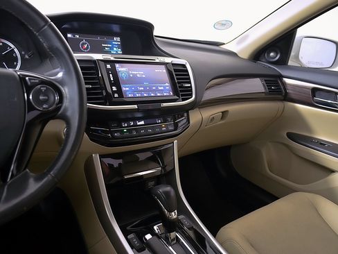 Used 2017 Honda Accord EX-L image 31