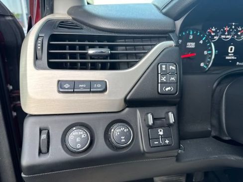 Used 2019 GMC Yukon Denali w/ Denali Ultimate Package AWD/4WD image 12