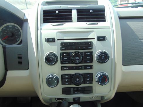 Used 2011 Ford Escape XLT AWD/4WD image 19