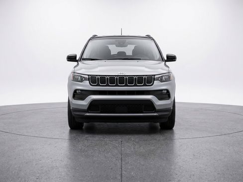 Used 2025 Jeep Compass Limited AWD/4WD image 2