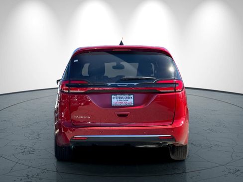 New 2027 Chrysler Pacifica Select FWD image 5