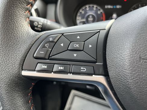 Used 2024 Nissan Kicks SR image 18