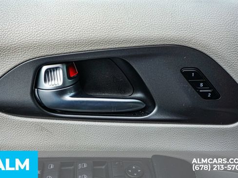 Used 2023 Chrysler Pacifica Touring-L FWD image 55