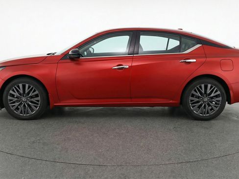 Used 2025 Nissan Altima 2.5 SV FWD image 5