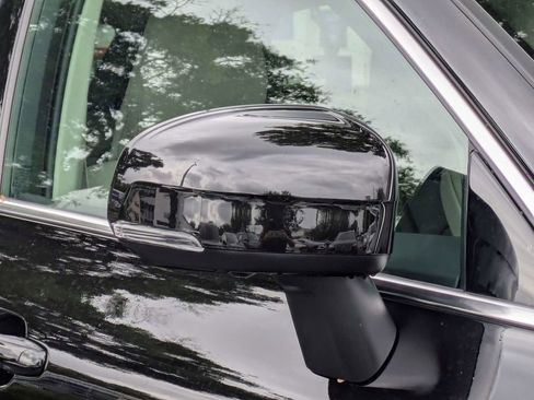 Certified 2023 Volvo XC60 B5 Plus AWD/4WD image 12