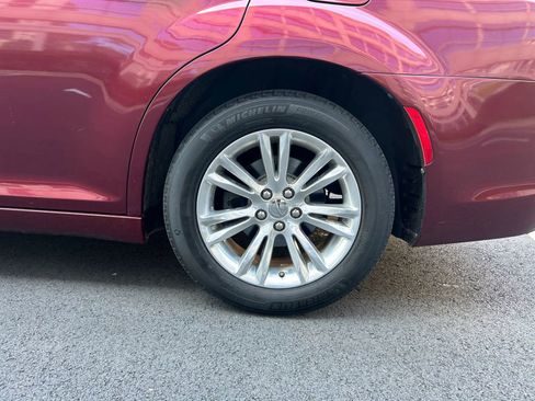 Used 2016 Chrysler 300 Limited RWD image 7