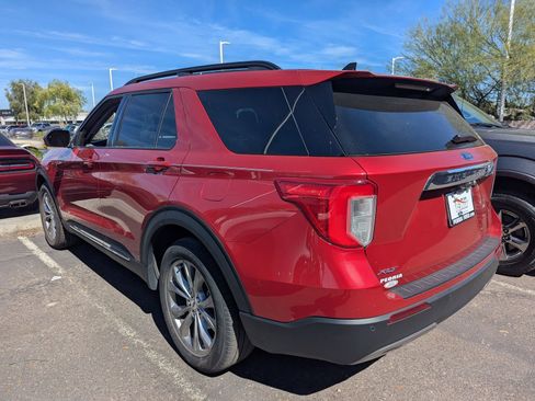 Used 2022 Ford Explorer XLT w/ Equipment Group 202A image 2