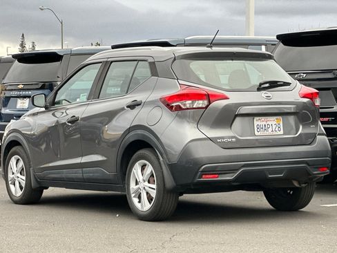 Used 2018 Nissan Kicks S image 7