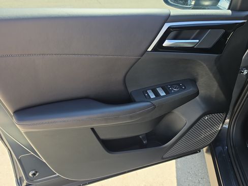 Used 2025 Mitsubishi Outlander SE FWD image 18