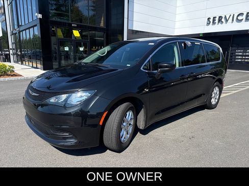 Used 2023 Chrysler Voyager LX FWD image 1