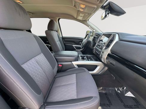 Used 2020 Nissan Titan SV w/ SV Convenience Package image 25