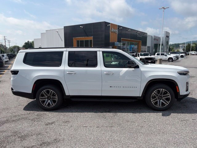 New 2026 Jeep Grand Wagoneer L 4WD w/ Premium Group I image 9